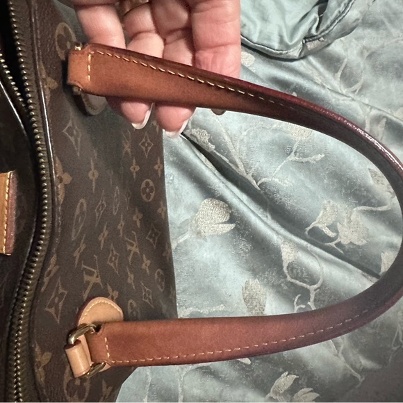 Louis Vuitton Rivoli MM - Picture 11 of 13